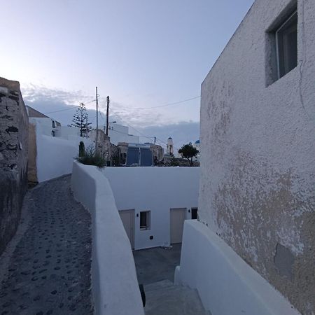 Cycladic Center Cave Rooms Fira  Bagian luar foto
