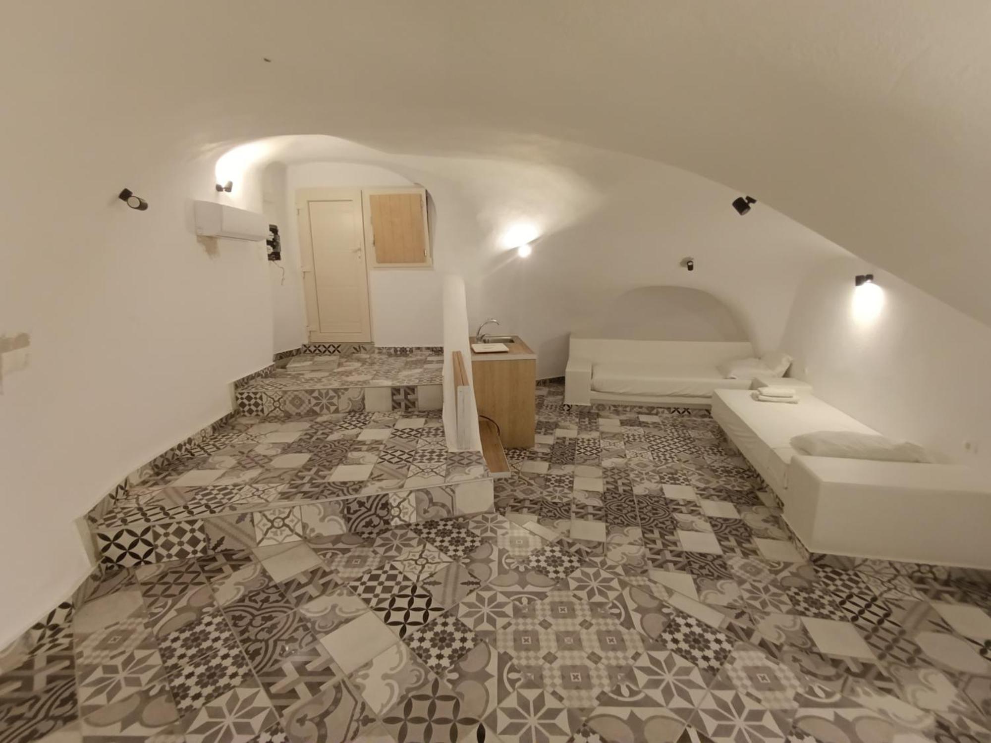 Cycladic Center Cave Rooms Fira  Bagian luar foto