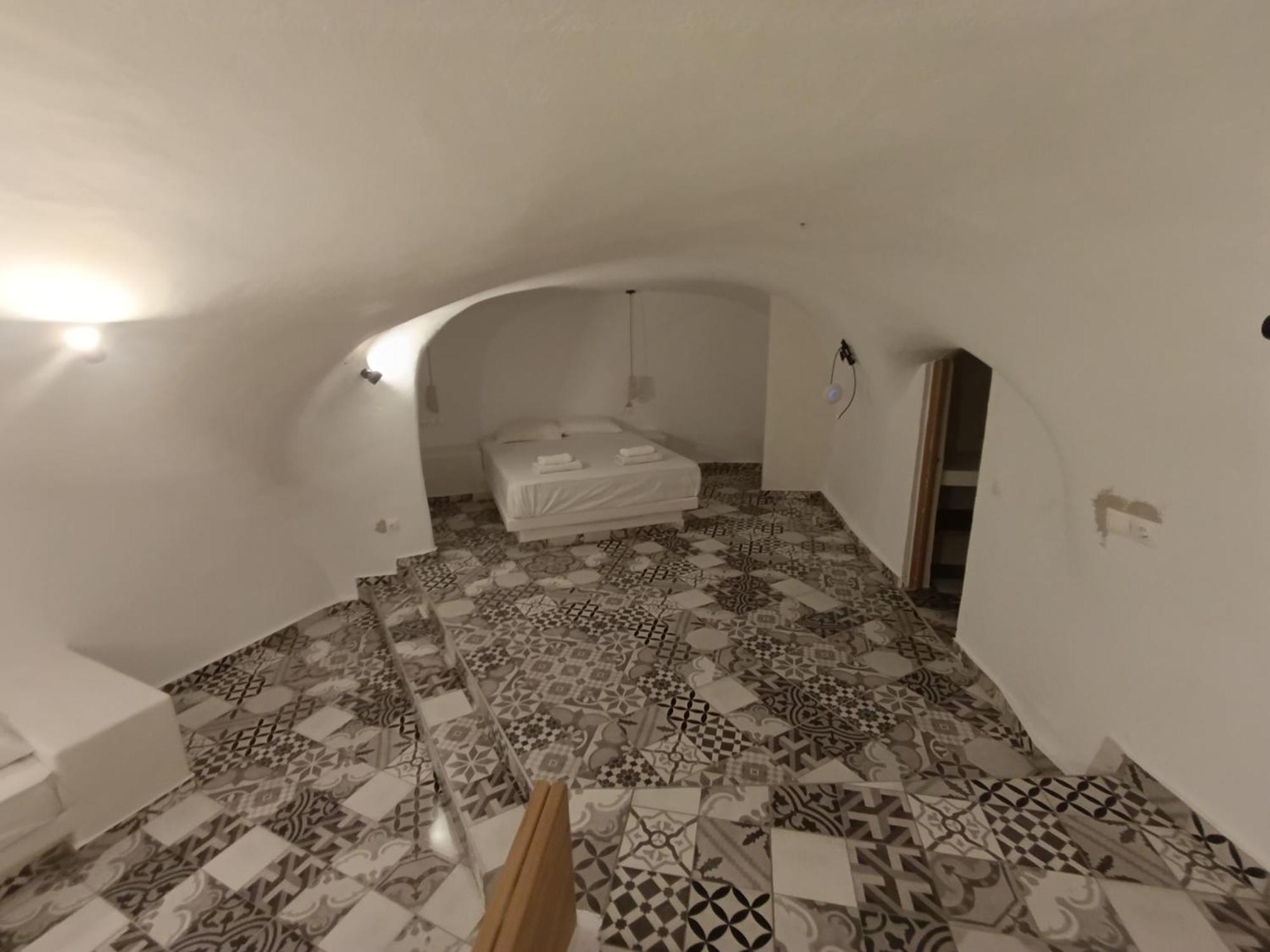 Cycladic Center Cave Rooms Fira  Bagian luar foto