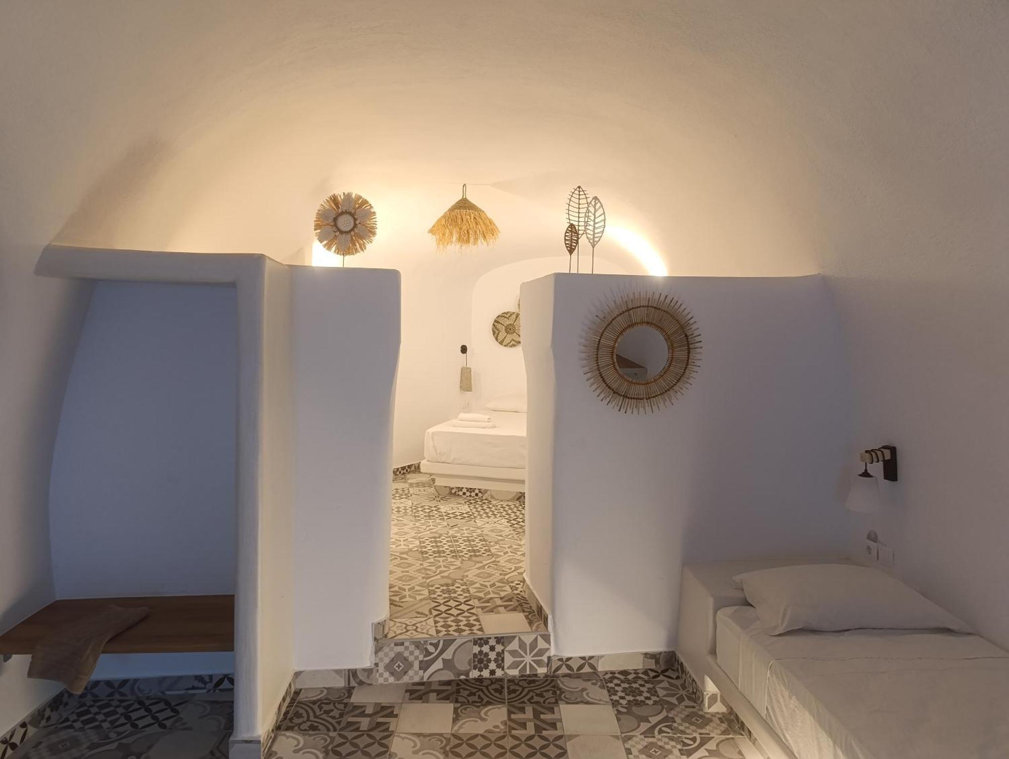 Cycladic Center Cave Rooms Fira  Bagian luar foto