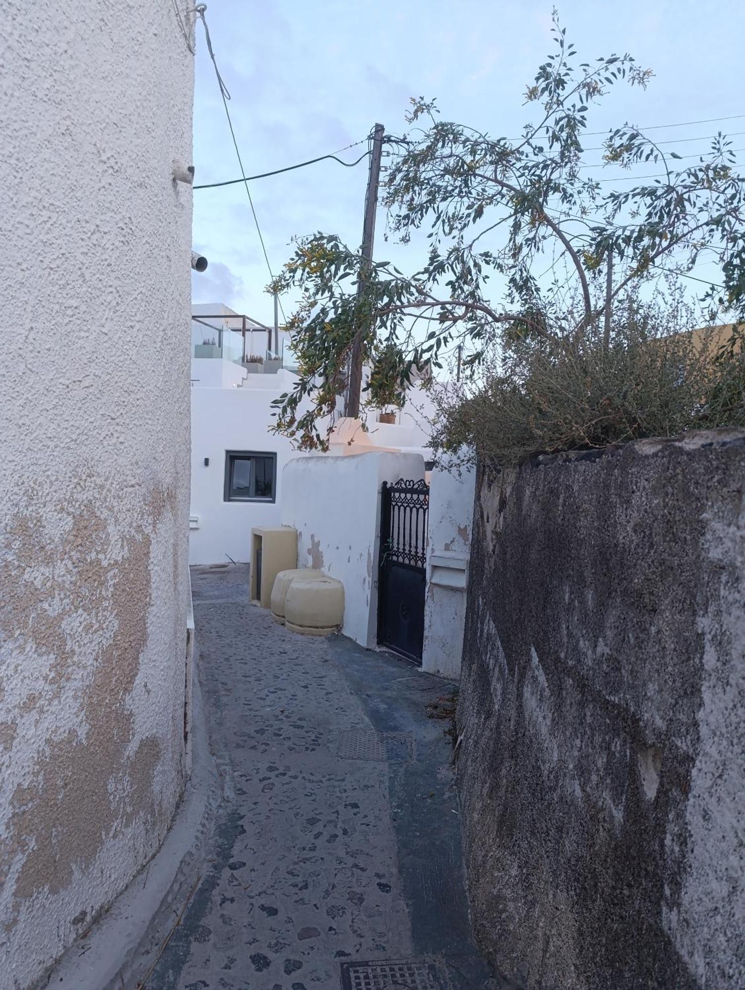 Cycladic Center Cave Rooms Fira  Bagian luar foto